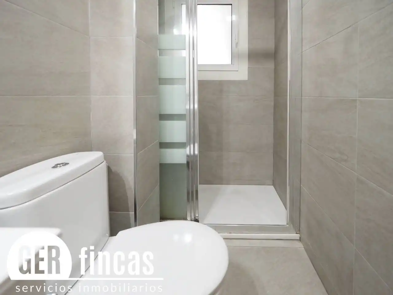 Bathroom of Flat for sale in Terrassa  with Alarm