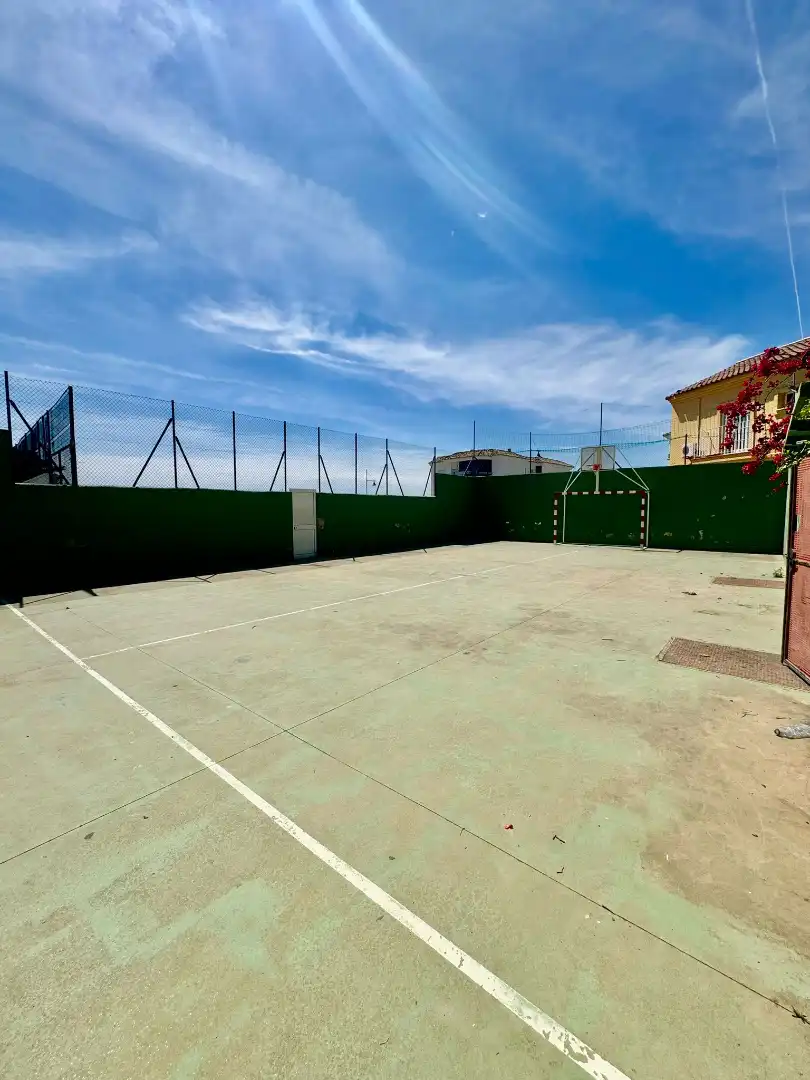 Parking de Casa adosada en venta en Fuengirola con Aire acondicionado, Calefacción y Terraza