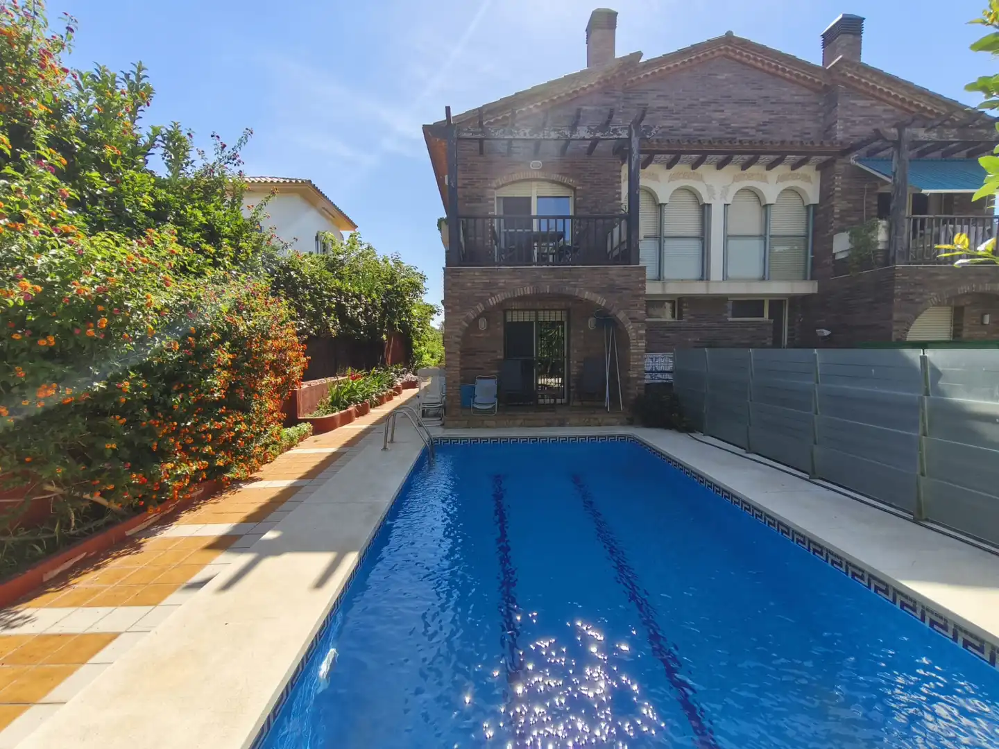 Semi-detached house with terrace for sale in Carrer Bergantí, imagen 4