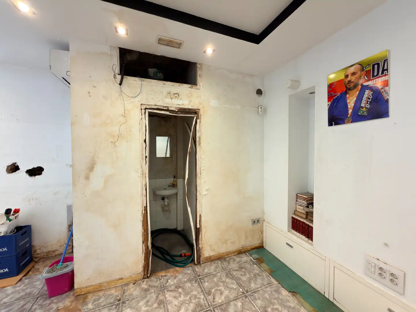 Office for sale in Valencia  with Air Conditioner, Heating and Alarm