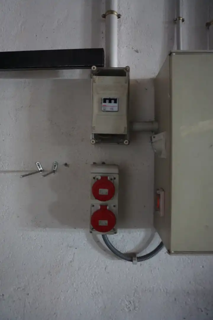 Jardí de Nau industrial en venda en Ávila amb Alarma