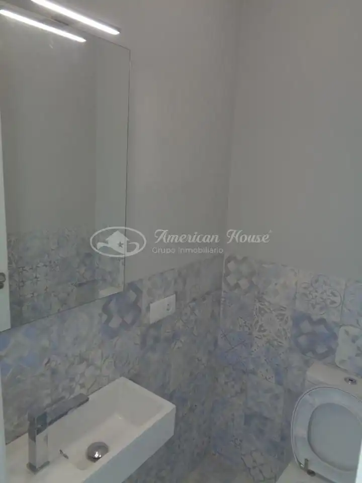 Badezimmer von Büro zur Miete in Núcleo urbano
