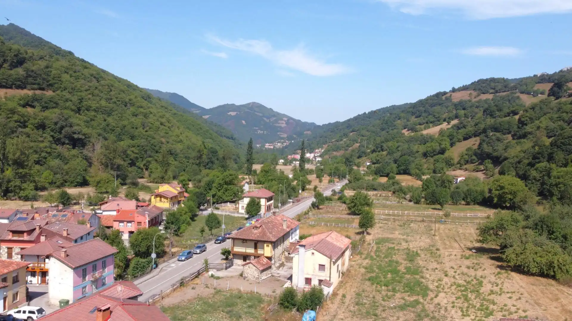 Finca rústica en venda en Aller amb Jardí privat
