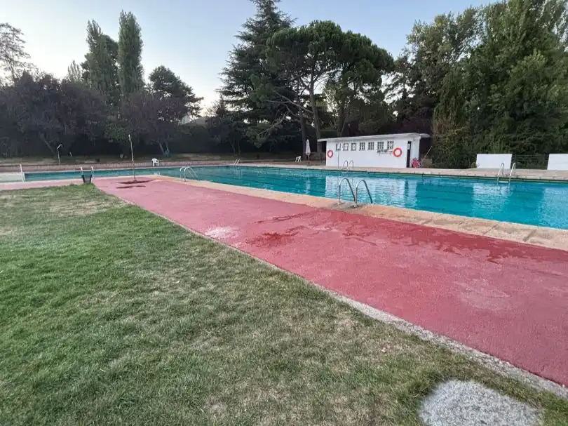 Piscina de Piso en venta en El Espinar con Aire acondicionado, Terraza y Balcón