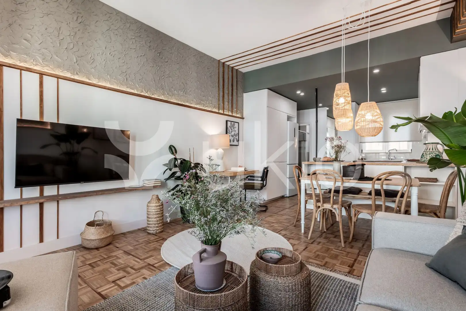 Living room of Flat for rent in Madrid  with Air Conditioner, Terrace and Furnished