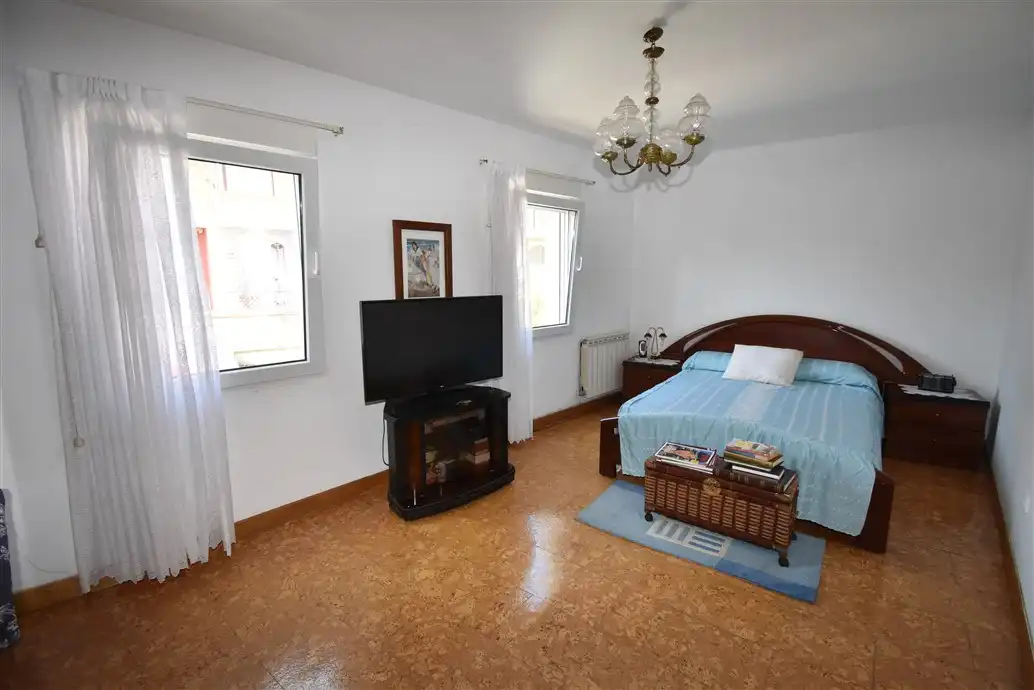 Habitación de Casa adosada en venta en Noja con Calefacción, Terraza y Amueblado