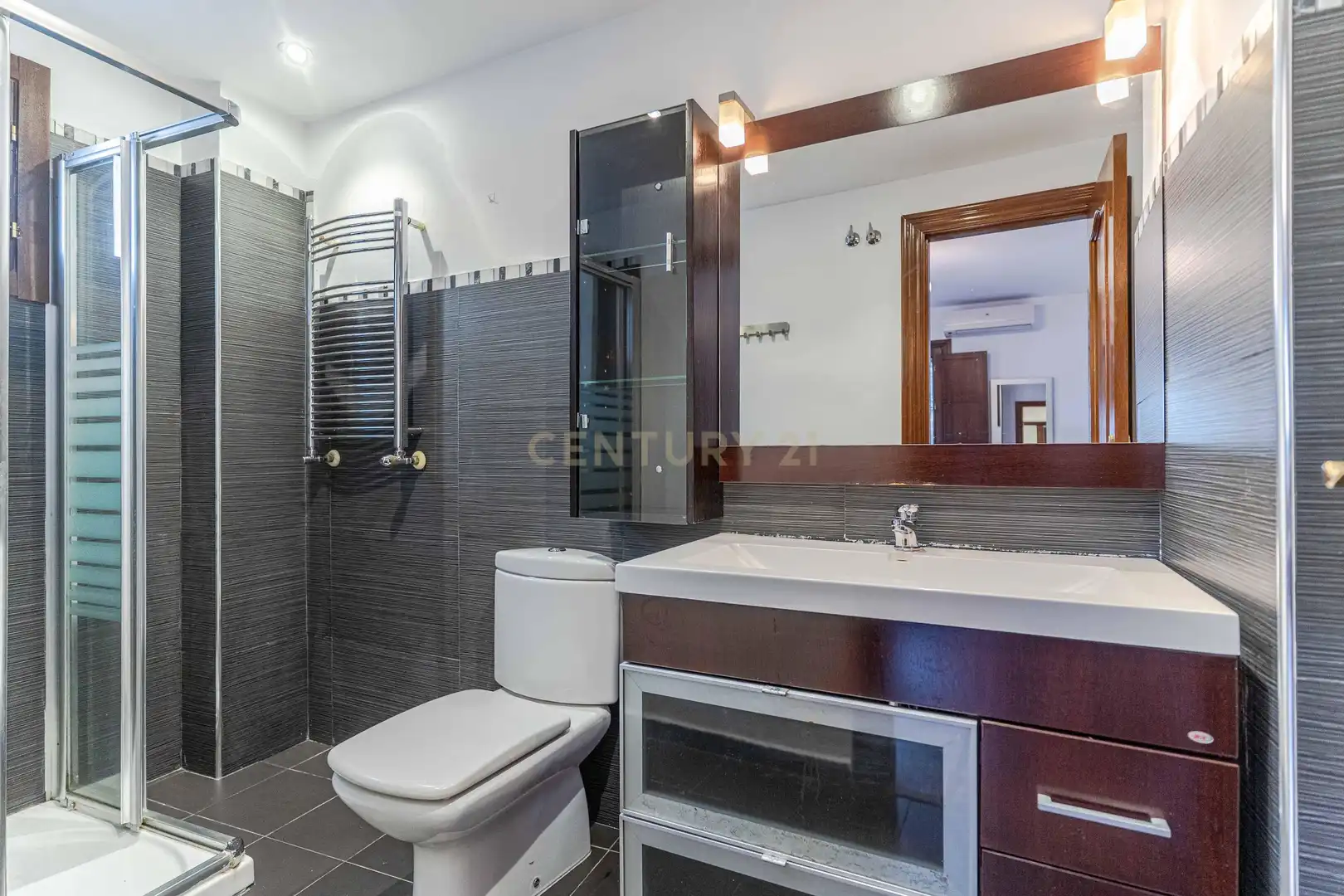 Bathroom of Apartments for sale in La Zubia Ciudad