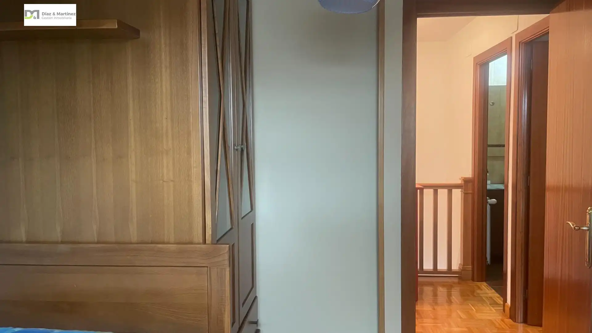 Piso en venta en Oviedo  con Calefacción, Parquet y Trastero