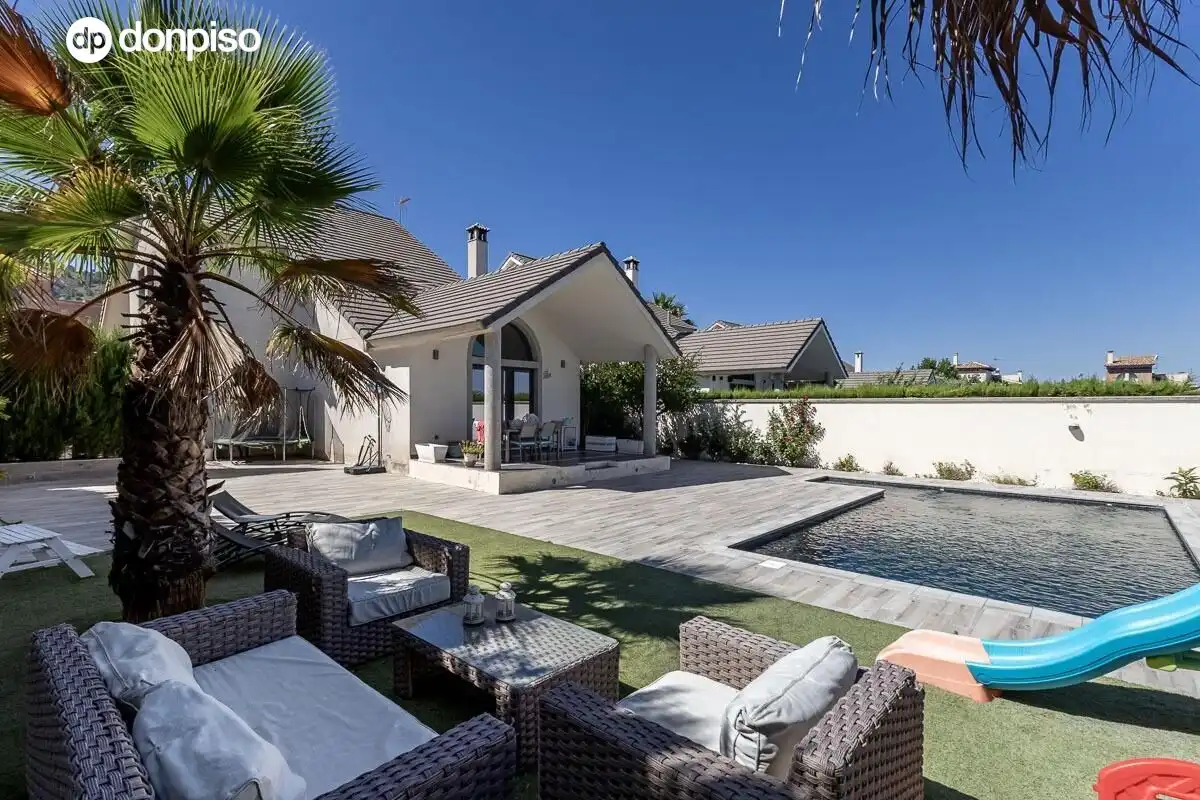 Villa mit Pool zum Verkauf in Calle Borraja