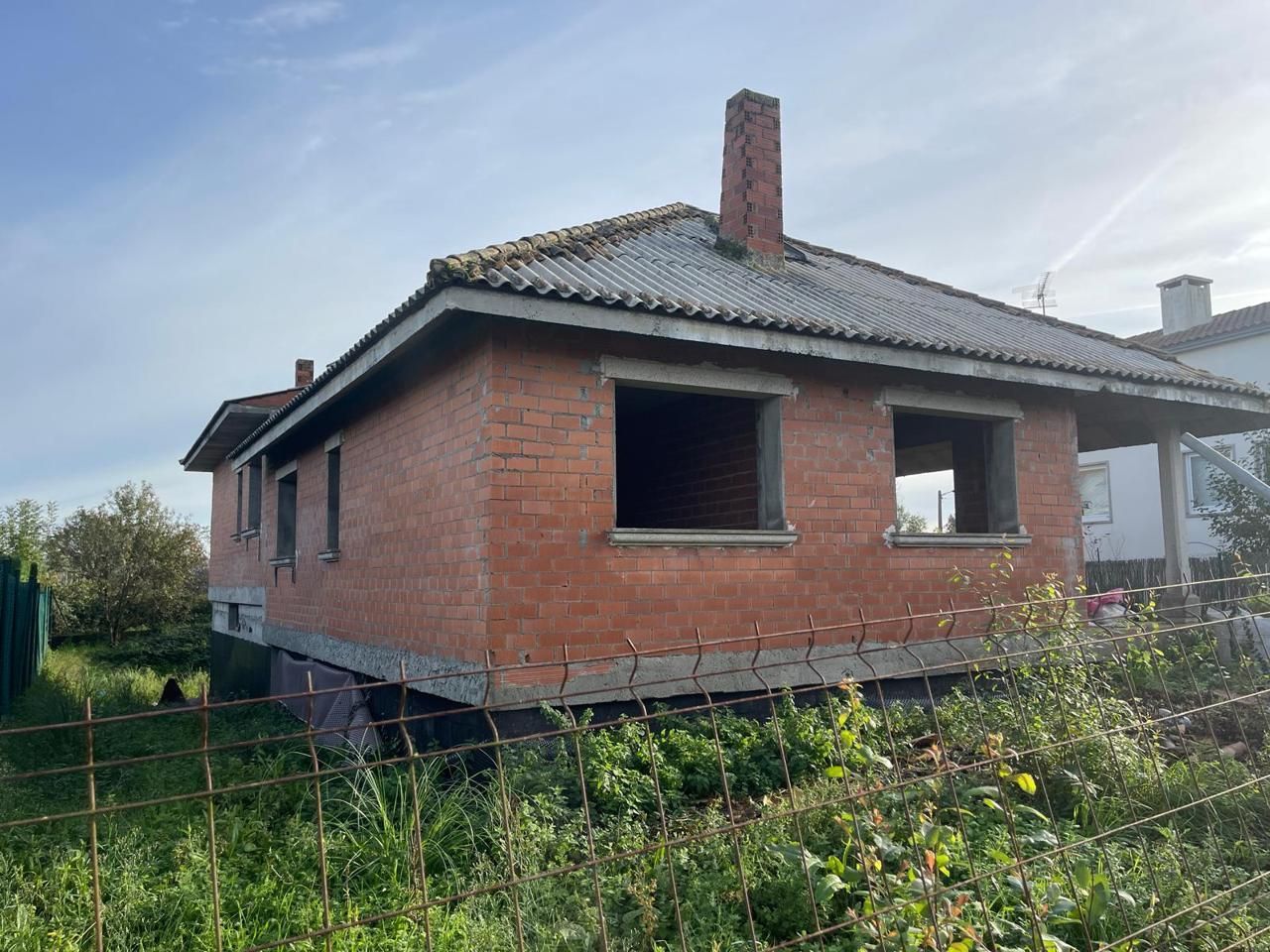 Vista exterior de Casa o xalet en venda en Bergondo amb Jardí privat i Terrassa