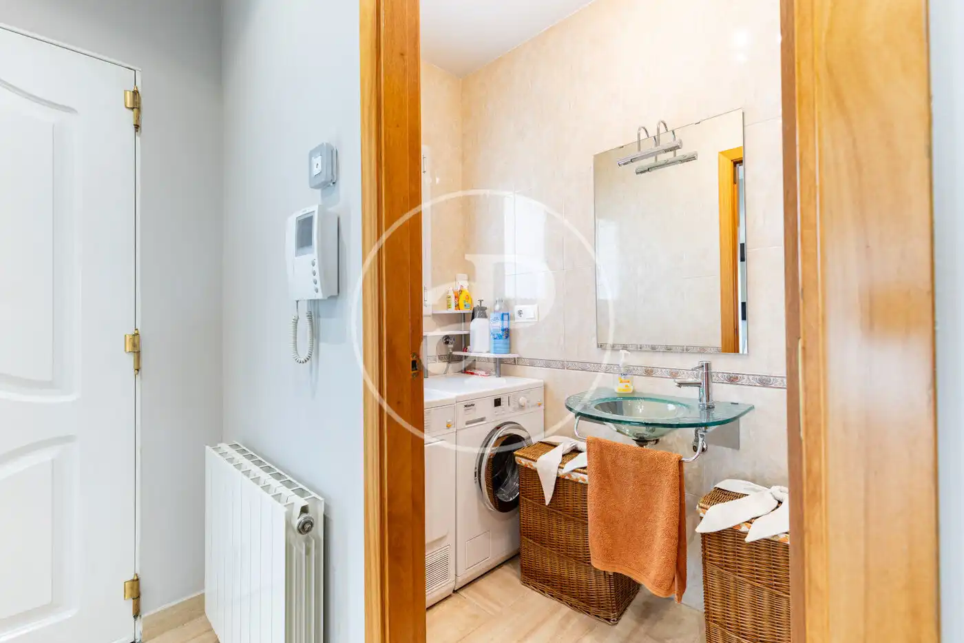 Badezimmer von Einfamilien-Reihenhaus zum Verkauf in Sant Quirze del Vallès mit Klimaanlage, Heizung und Privatgarten
