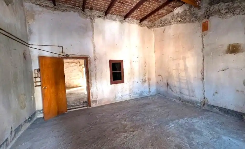 Casa adosada en venda en Besalú amb Terrassa i Balcó