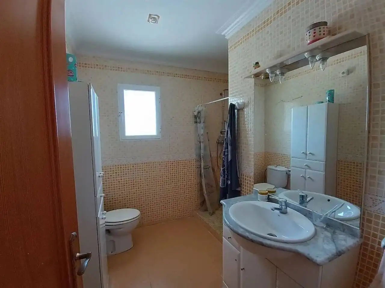 Baño de Casa adosada en venta en Vilallonga / Villalonga con Terraza y Amueblado