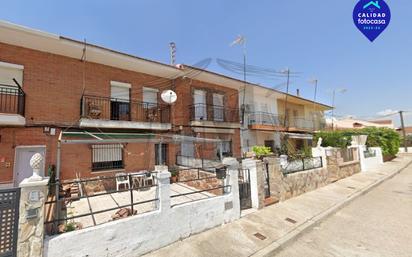 Vista exterior de Casa adosada en venda en Seseña amb Terrassa i Balcó