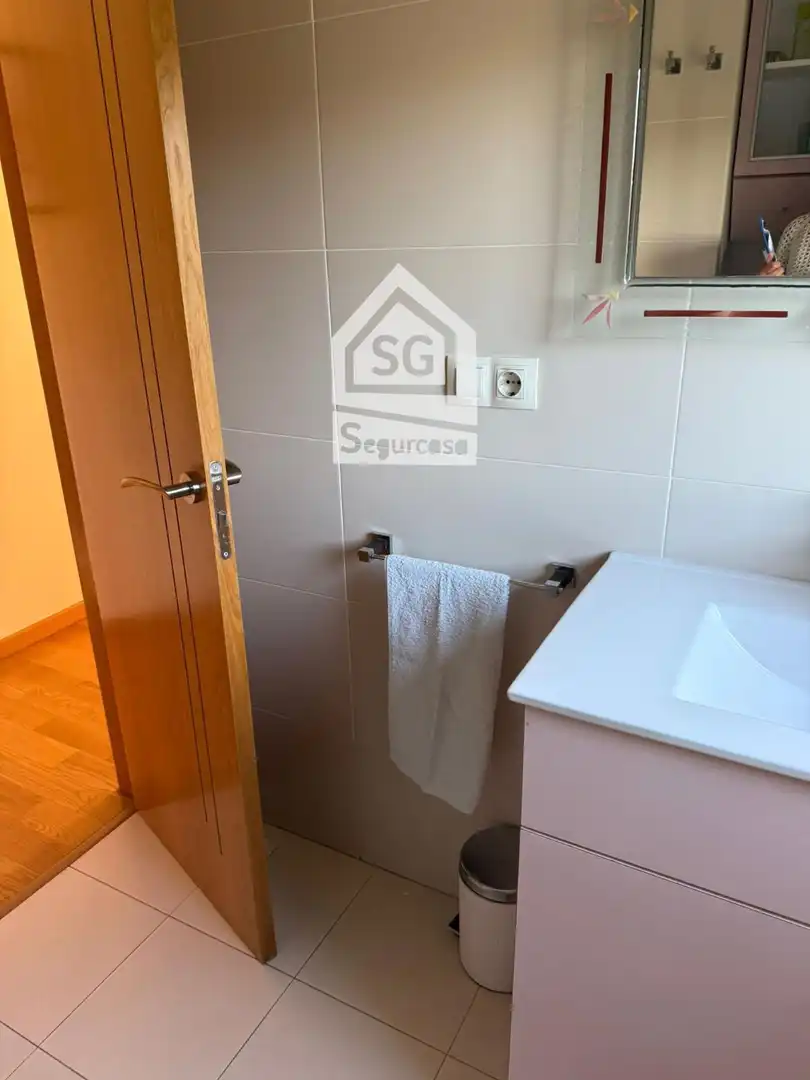 Bathroom of Flat for sale in Ourense Capital   with Heating, Terrace and Storage room