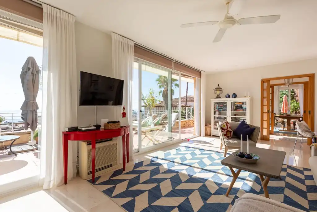 Sala d'estar de Casa adosada en venda en  Palma de Mallorca amb Aire condicionat, Jardí privat i Terrassa