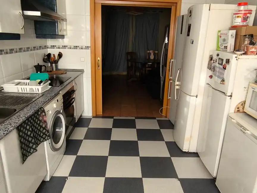 Kitchen of Flat for share in Vélez-Málaga  with Air Conditioner, Private garden and Parquet flooring