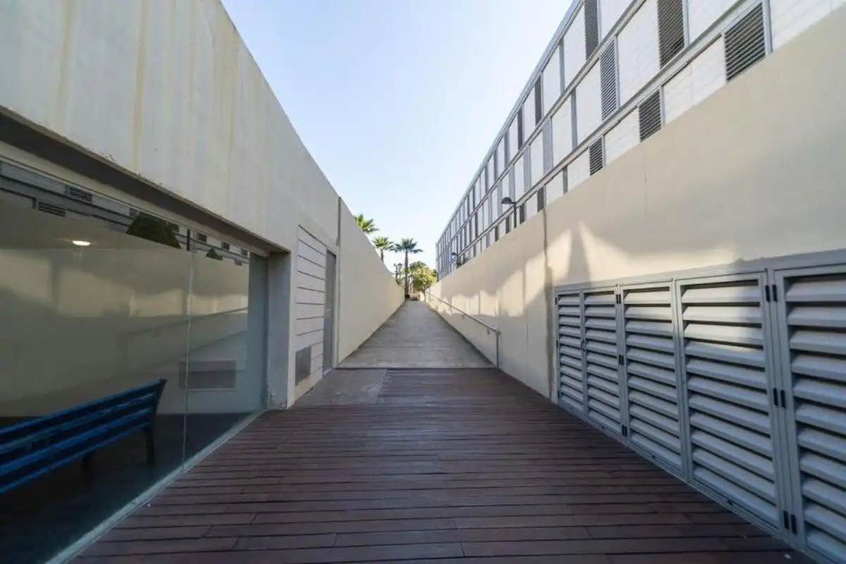 Außenansicht von Wohnungen zur Miete in Manilva mit Klimaanlage, Heizung und Terrasse