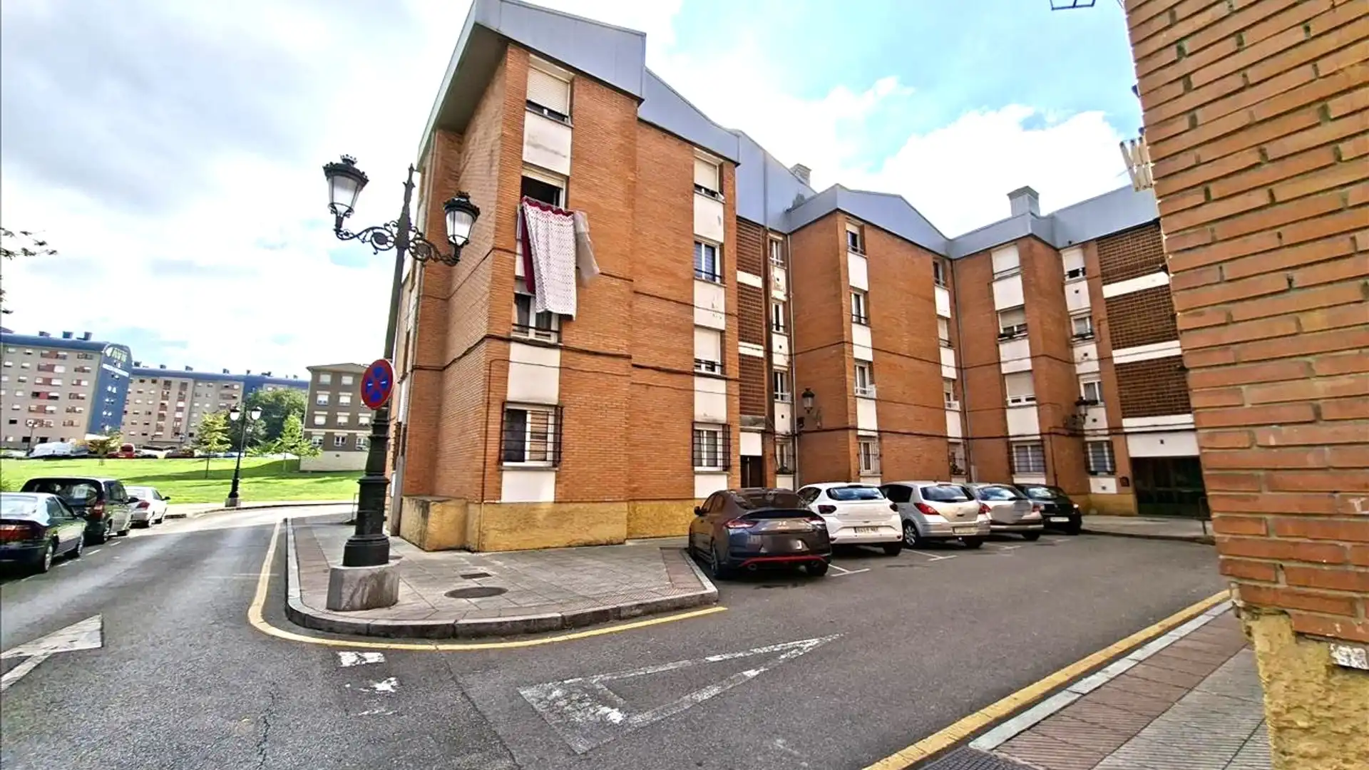 Vista exterior de Piso en venta en Oviedo 