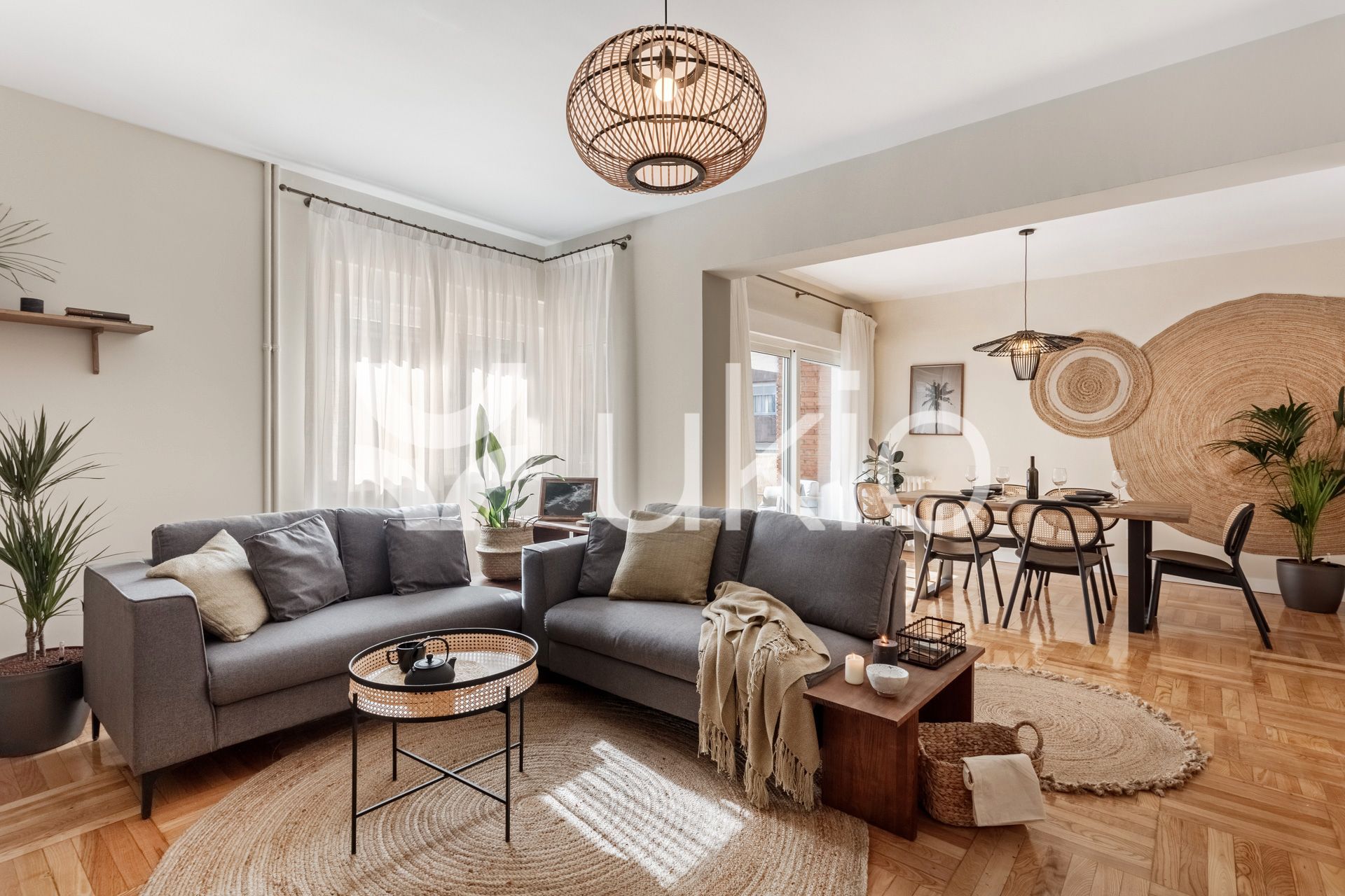 Sala d'estar de Apartament de lloguer en  Madrid Capital amb Aire condicionat, Terrassa i Moblat