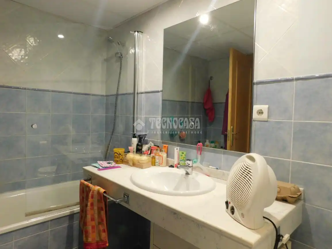 Badezimmer von Einfamilien-Reihenhaus zum Verkauf in Villanueva de Gállego
