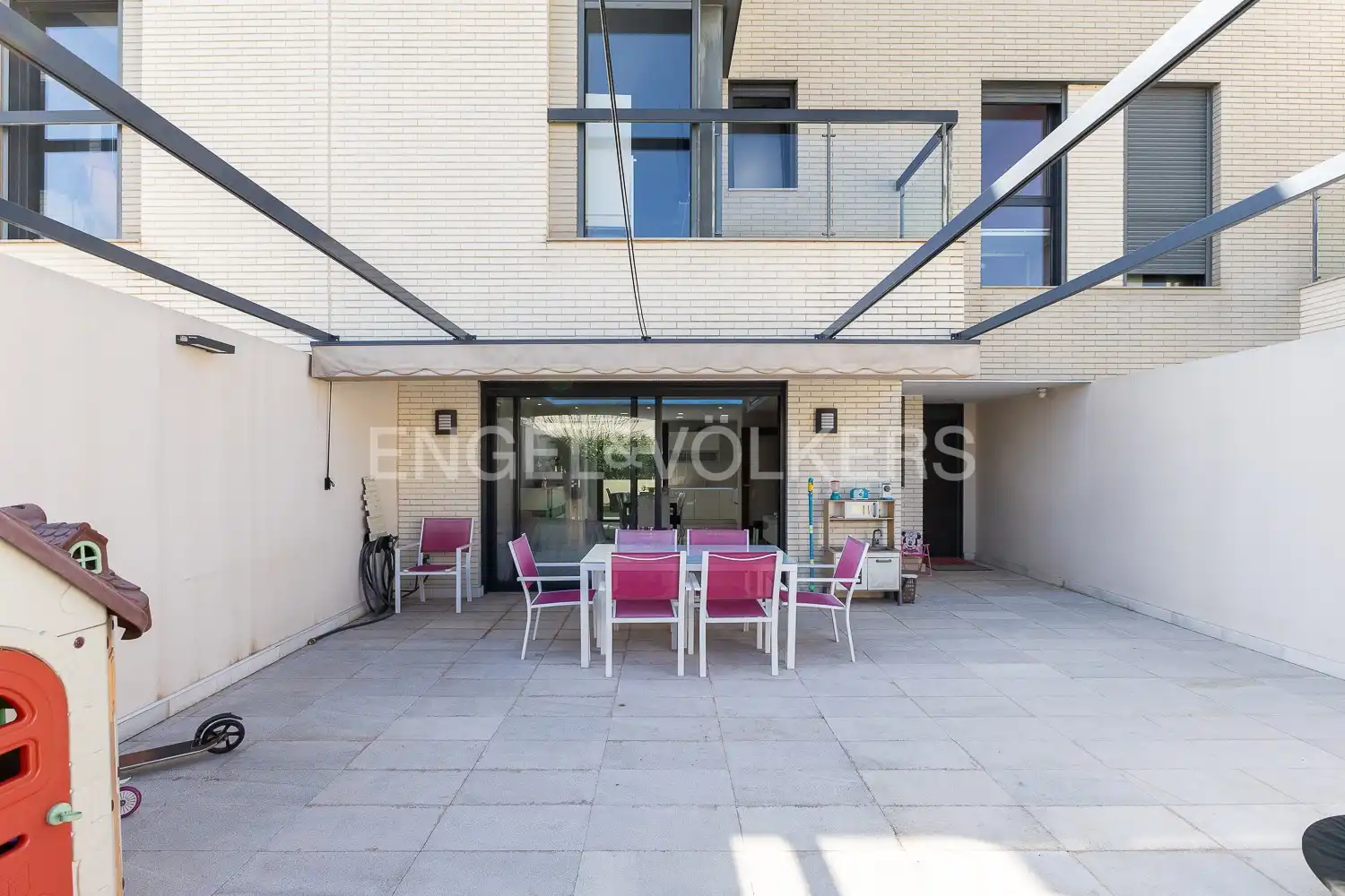 Terrassa de Casa o xalet en venda en Paterna amb Aire condicionat, Calefacció i Jardí privat