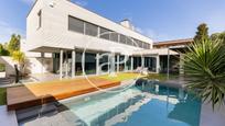 Vista exterior de Casa o xalet en venda en Sant Cugat del Vallès amb Aire condicionat, Piscina i Balcó