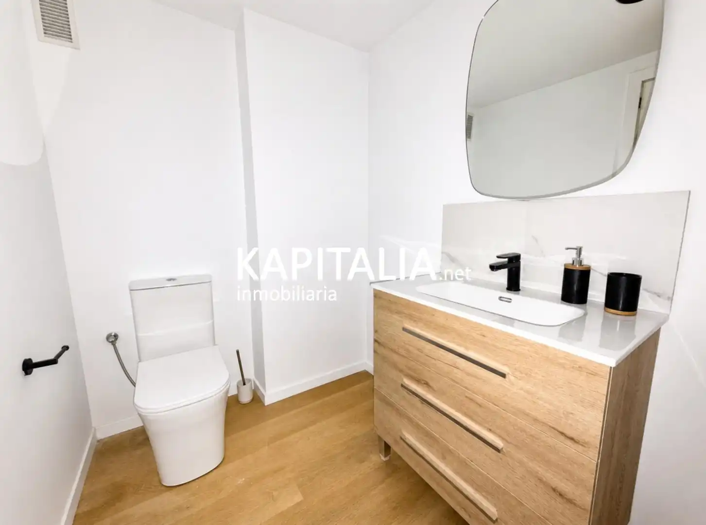 Schlafzimmer von Wohnung zum Verkauf in Ontinyent mit Parkett und Balkon