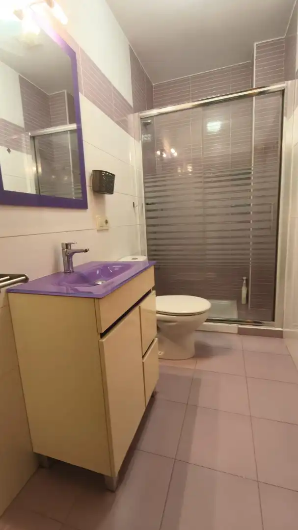Baño de Apartamento de alquiler en Avilés con Calefacción y Amueblado
