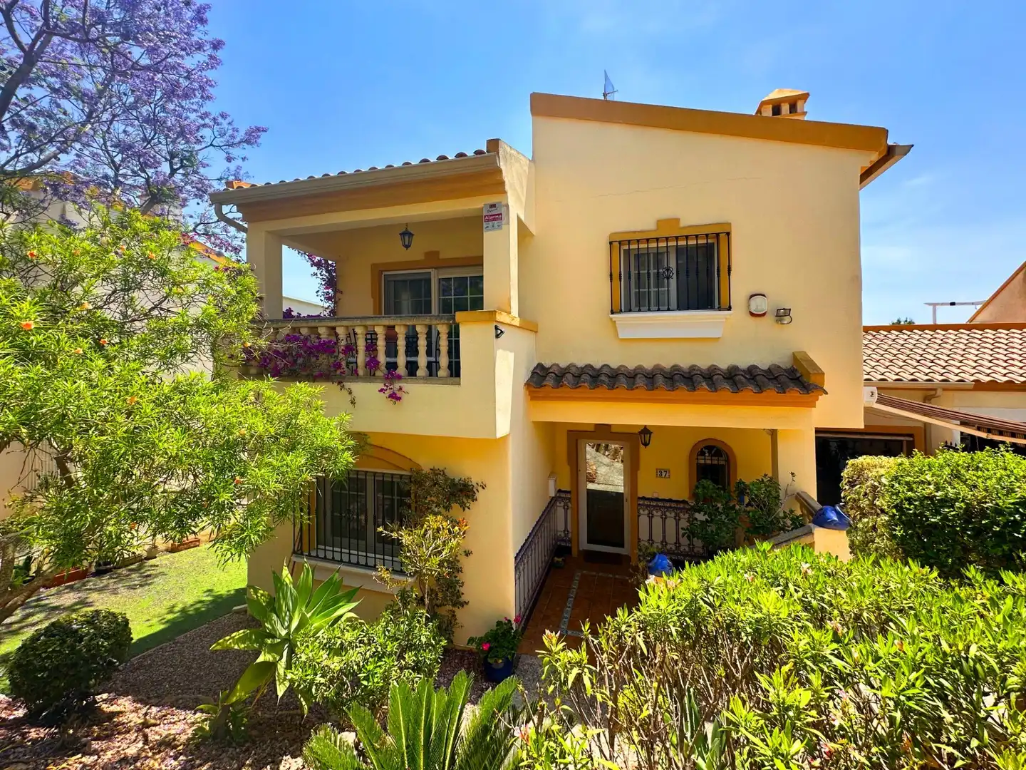 Vista exterior de Casa adosada en venta en Orihuela con Aire acondicionado, Terraza y Trastero