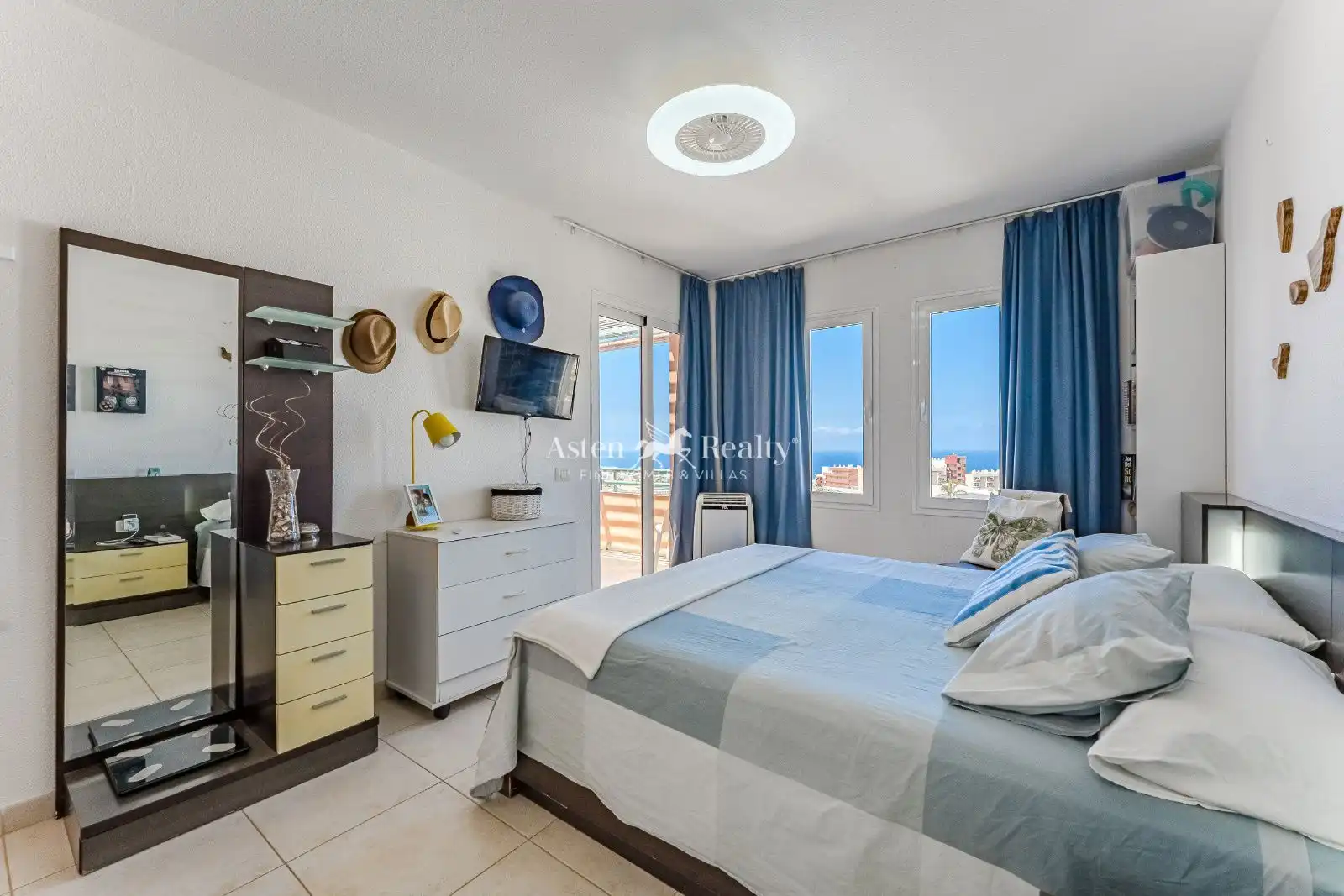 Bedroom of Attic for sale in Adeje  with Terrace, Storage room and Swimming Pool