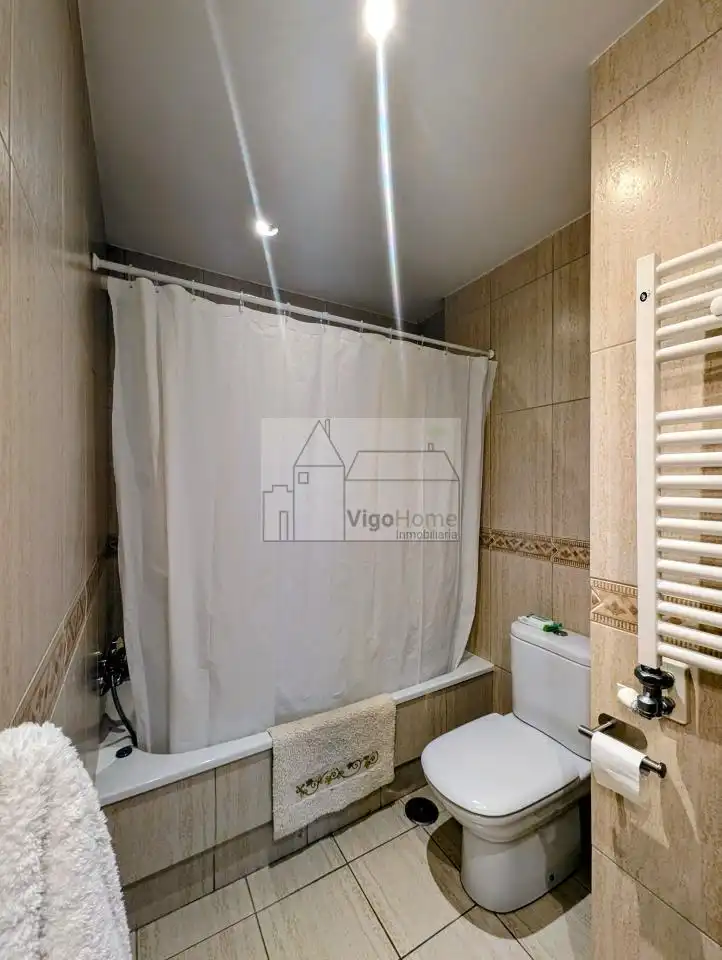 Bathroom of Flat for rent in Vigo   with Heating and Furnished