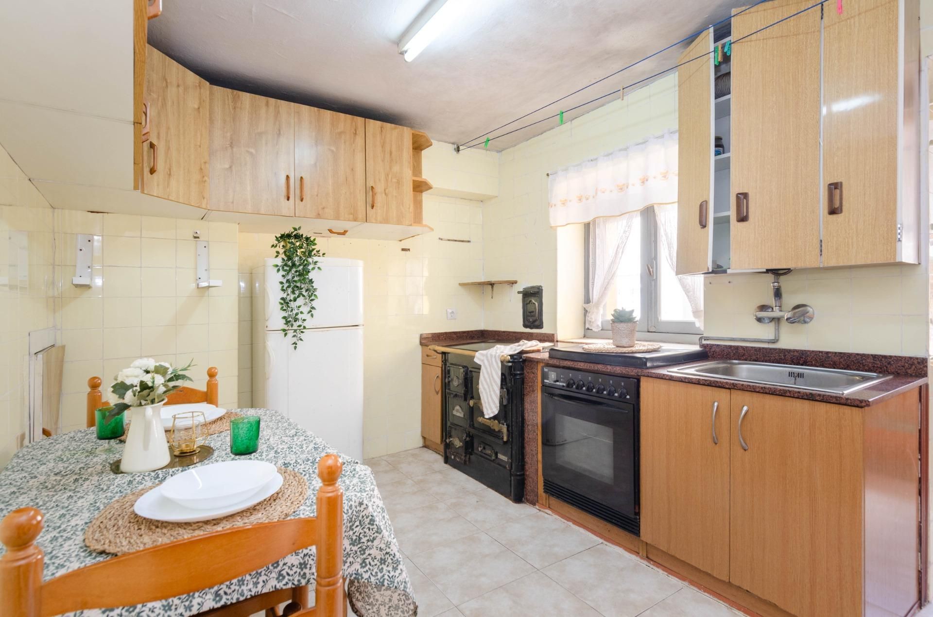 Cocina de Casa adosada en venta en Tineo con Calefacción y Jardín privado
