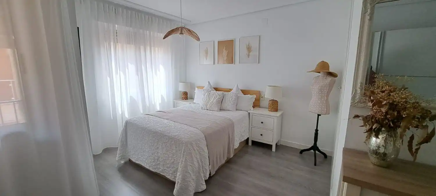 Habitación de Piso en venta en Castellón de la Plana / Castelló de la Plana con Aire acondicionado, Calefacción y Terraza