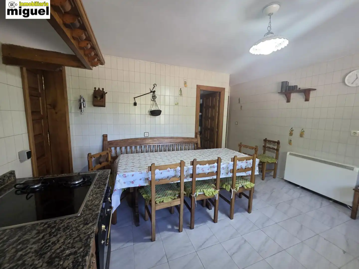 Cuina de Casa o xalet en venda en Llanes amb Calefacció, Jardí privat i Terrassa