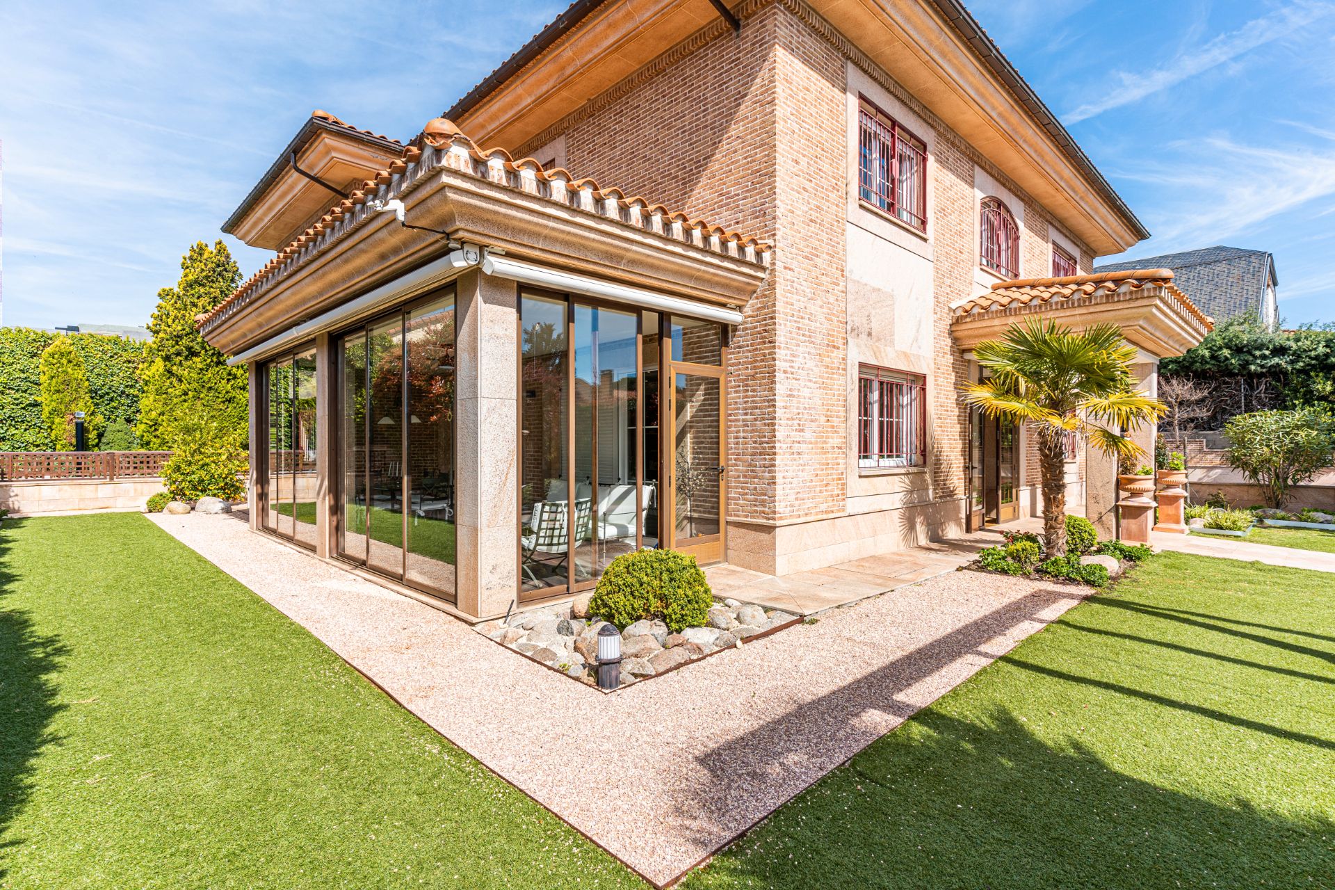 Vista exterior de Casa o xalet en venda en Las Rozas de Madrid amb Calefacció, Jardí privat i Piscina