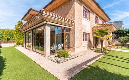 Vista exterior de Casa o xalet en venda en Las Rozas de Madrid amb Calefacció, Jardí privat i Piscina