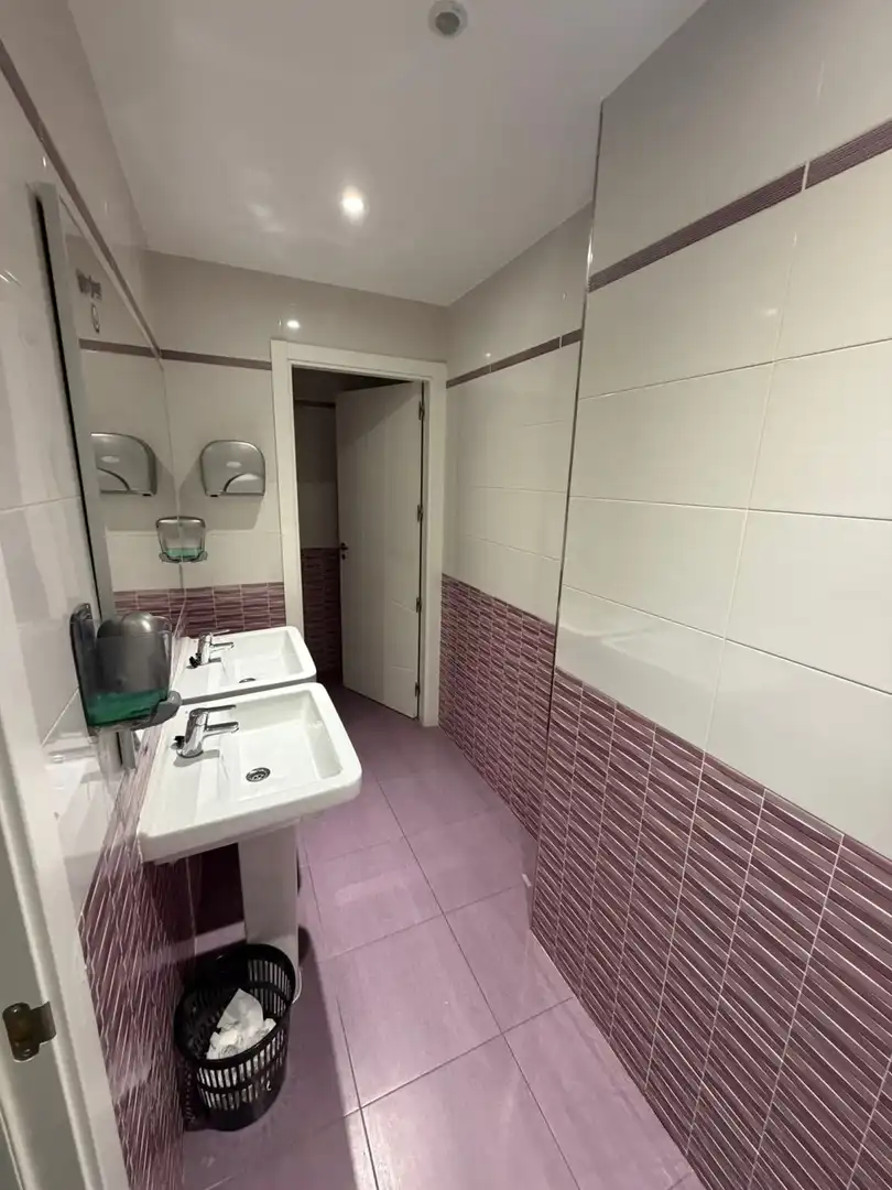 Bathroom of Commercial properties for rent in Coslada  with Air Conditioner