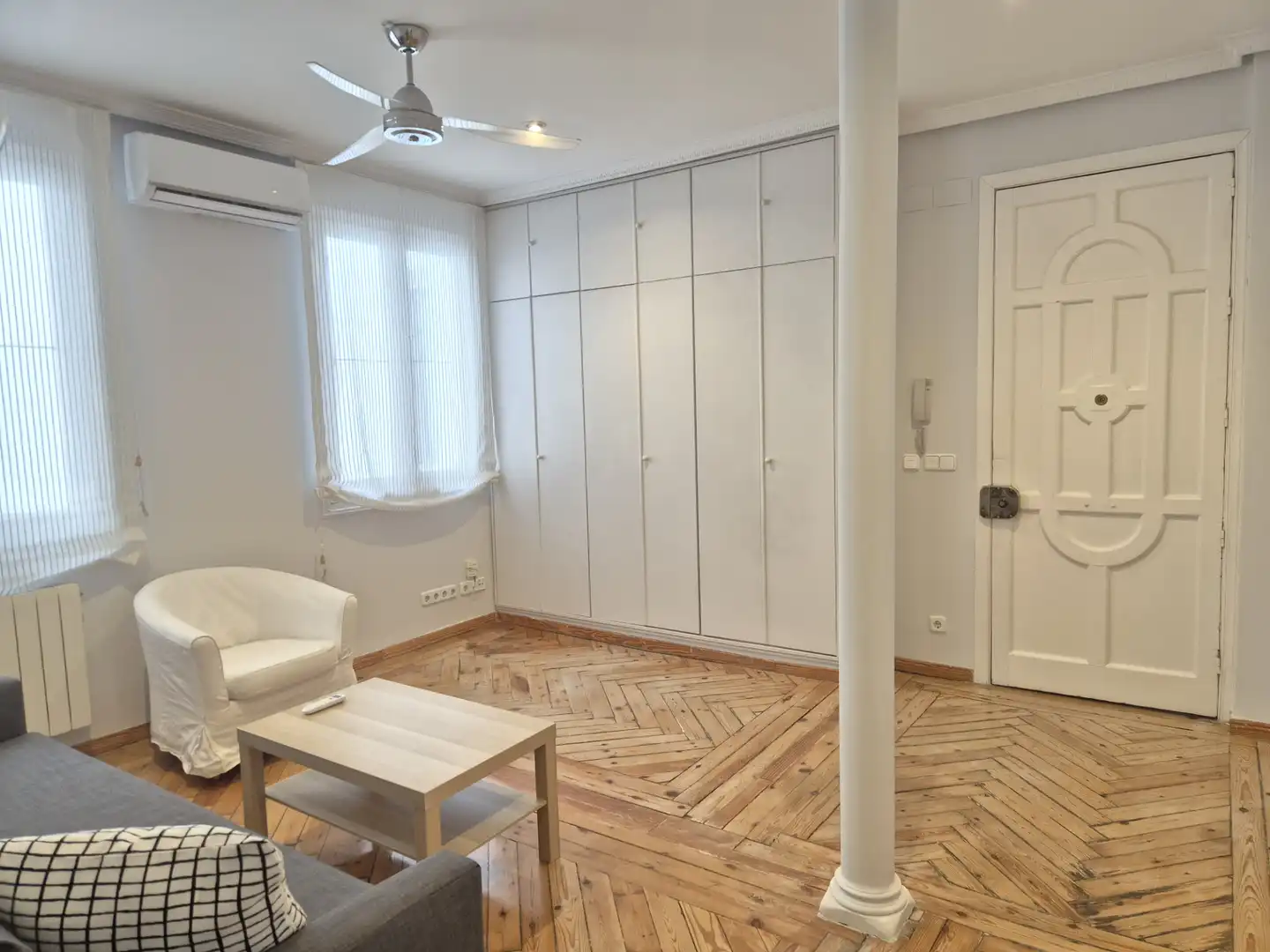 Dormitori de Apartament de lloguer en Madrid amb Aire condicionat, Calefacció i Parquet