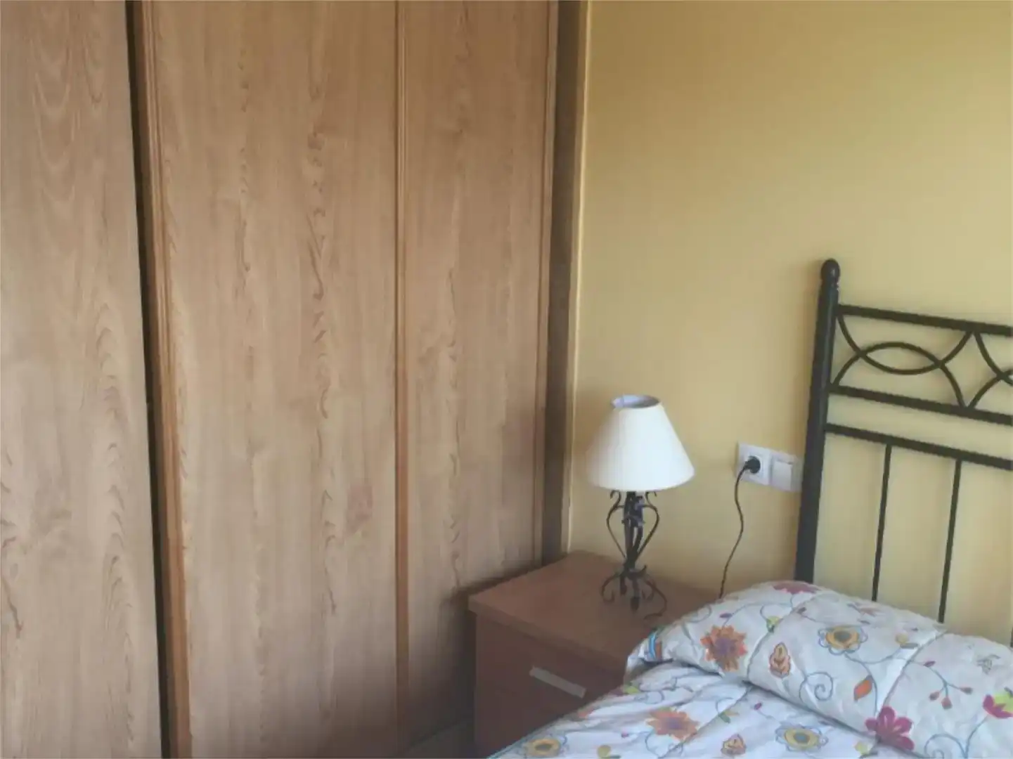 Dormitori de Apartament de lloguer en Viveiro amb Moblat
