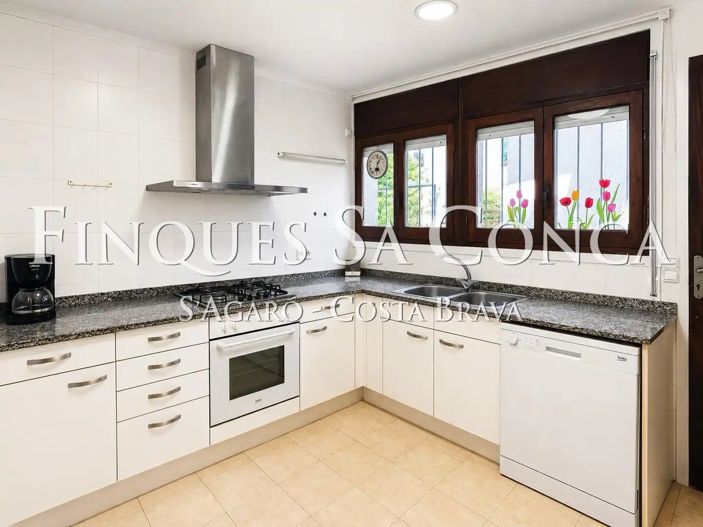 Cocina de Casa o chalet en venta en Castell d'Aro, Platja d'Aro i s'Agaró con Calefacción, Piscina y Alarma