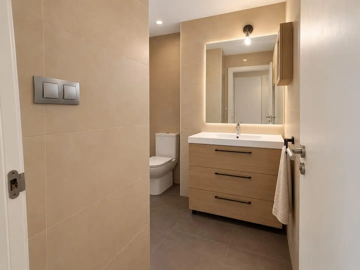Bathroom of Flat for sale in La Roureda