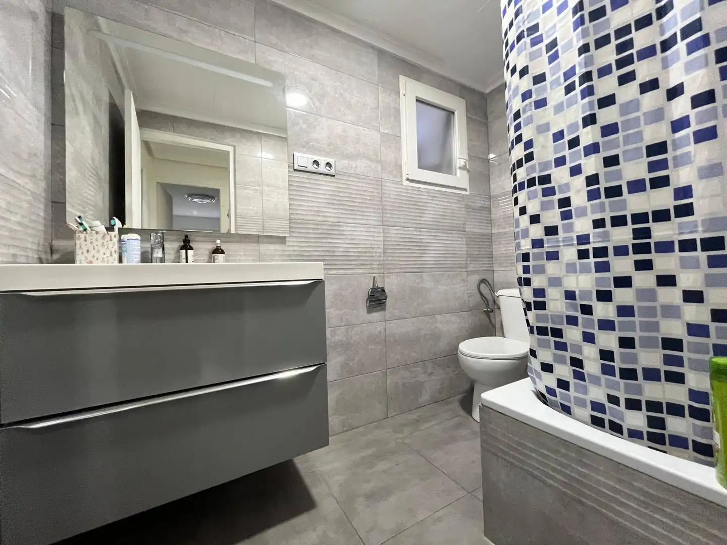 Baño de Piso en venta en Elche / Elx con Balcón