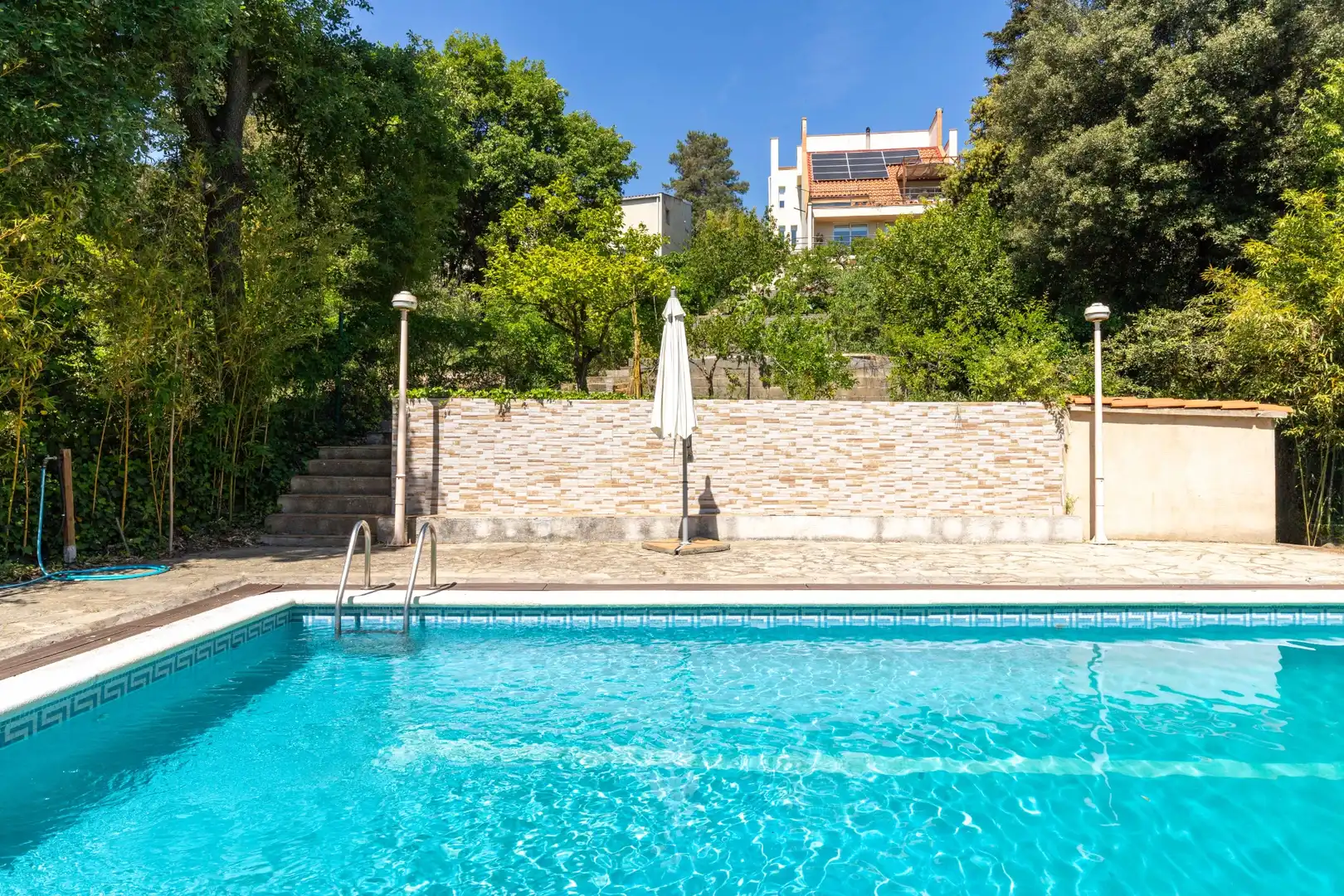Piscina de Casa o xalet en venda en Castellar del Vallès amb Aire condicionat, Calefacció i Jardí privat