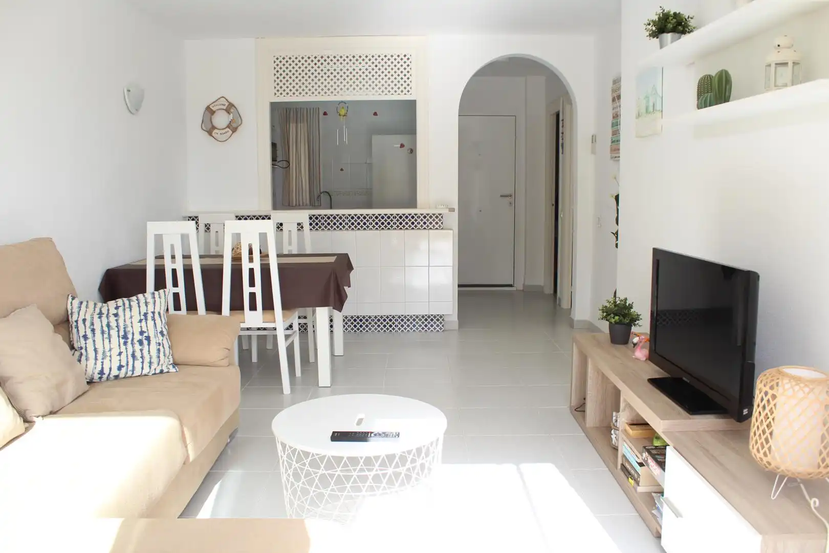 Sala d'estar de Apartament en venda en Roquetas de Mar amb Aire condicionat, Terrassa i Piscina