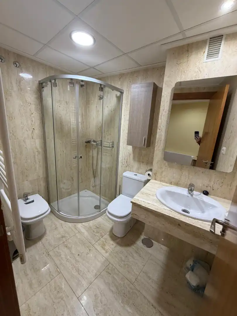 Baño de Piso de alquiler en Albacete con Calefacción, Amueblado y Horno