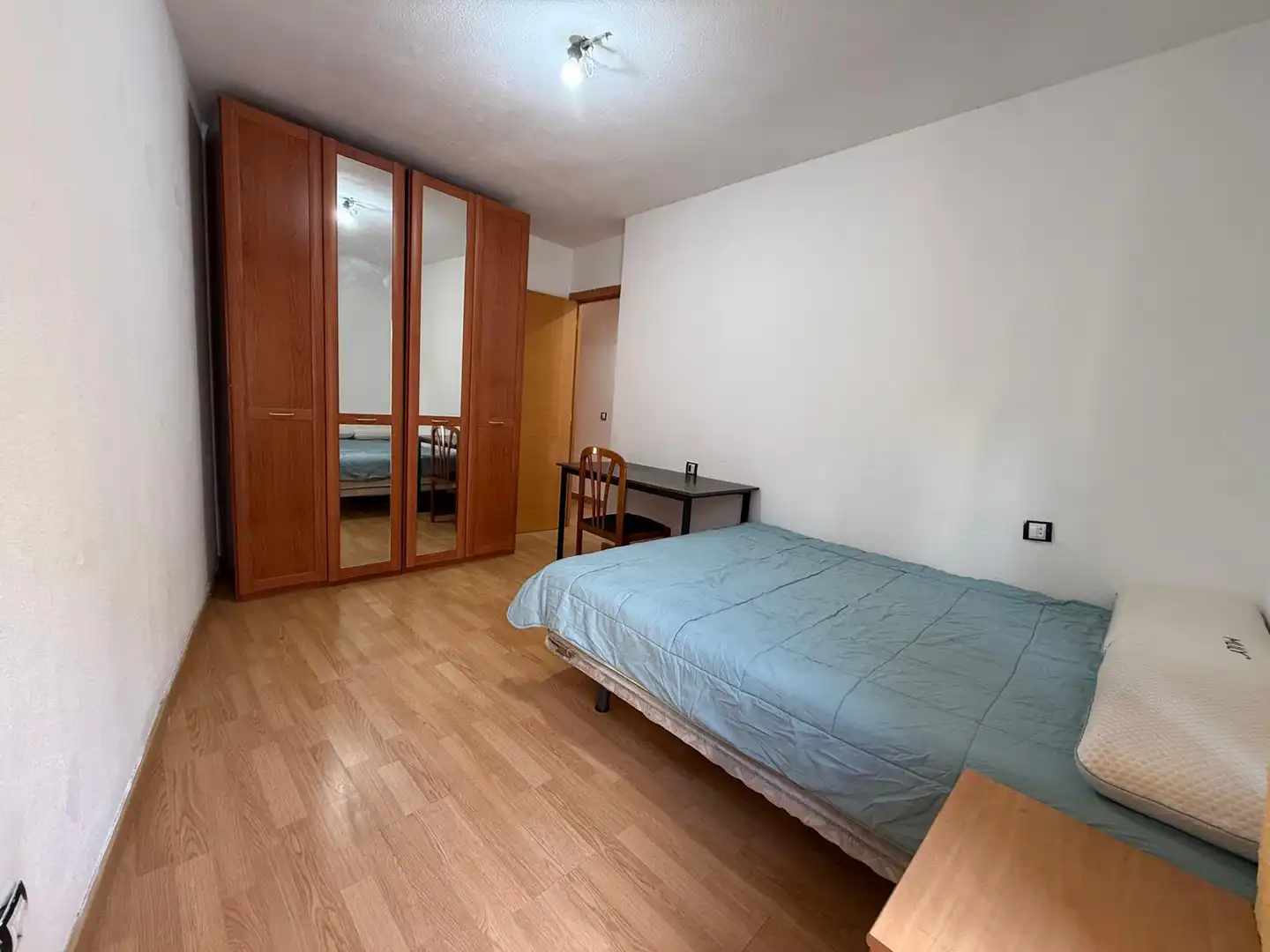 Bedroom of Flat for rent in Salamanca  with Heating, Parquet flooring and Furnished