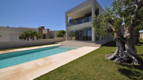 Chalet de diseño reciente construcción en Costa Zefir.