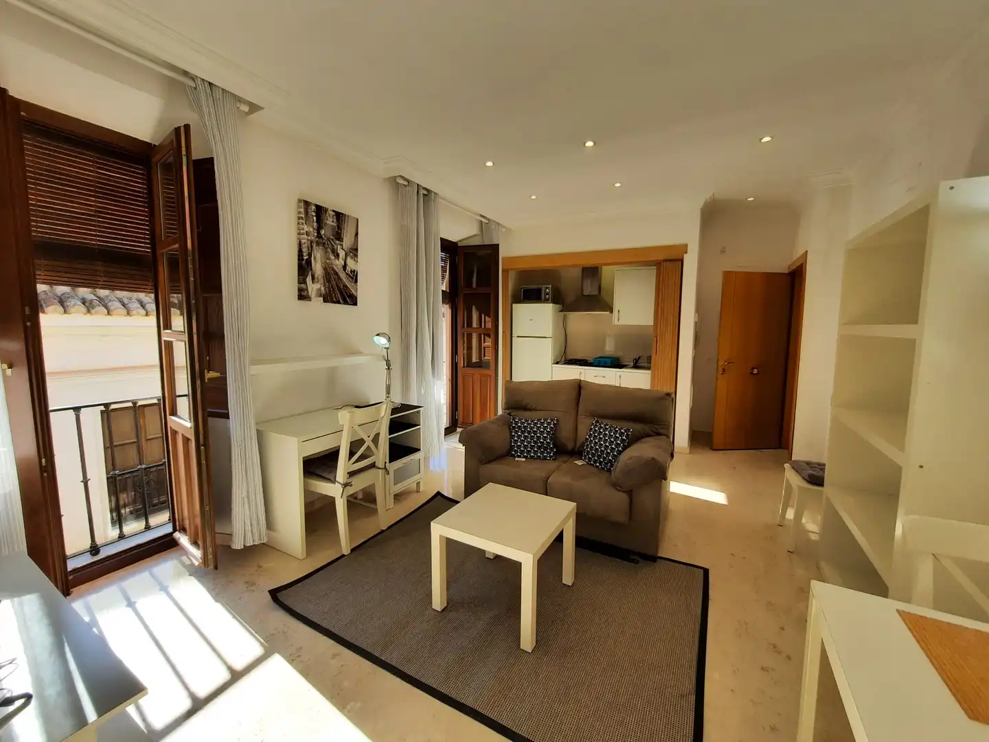 Flat with terrace to rent in Calle Santa Escolástica, imagen 2