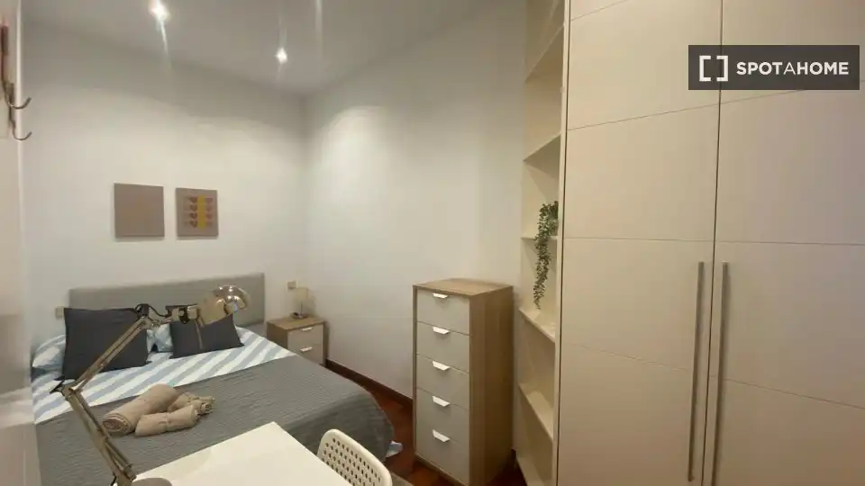 Bedroom of Flat for rent in Madrid  with Air Conditioner, Heating and Furnished